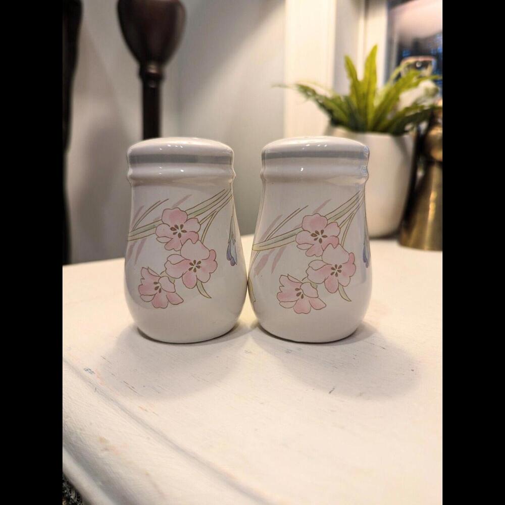 Vintage Gabriele Salt & Pepper Set By Studio Nova/Made In Thailand - Picture 1 of 3